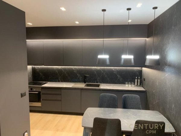 Tirane, jepet me qera apartament 1+1+Aneks+Ballkon Kati 4, 55 m² 1.000 € (Rruga Kavajes)