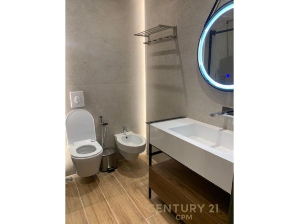Tirane, jepet me qera apartament 1+1+Aneks+Ballkon Kati 4, 55 m² 1.000 € (Rruga Kavajes)