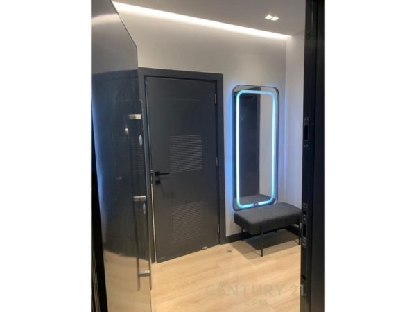 Tirane, jepet me qera apartament 1+1+Aneks+Ballkon Kati 4, 55 m² 1.000 € (Rruga Kavajes)