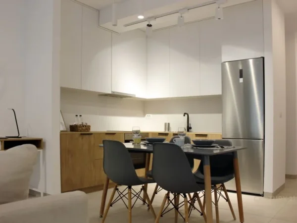 Tirane, jepet me qera apartament 1+1+Aneks+Ballkon Kati 1, 70 m² 700 € (Myslym Shyri)