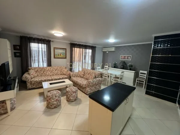 Tirane, jepet me qera apartament 2+1 Kati 5, 90 m² 800 € 