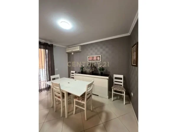 Tirane, jepet me qera apartament 2+1 Kati 5, 90 m² 800 € 