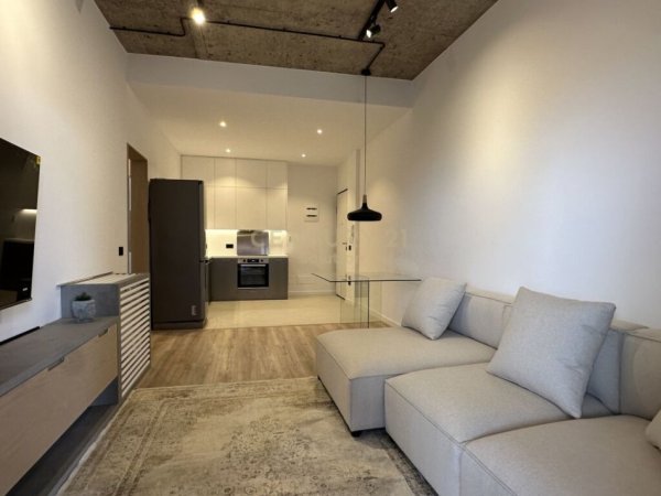 Tirane, jepet me qera apartament 1+1+Aneks+Ballkon Kati 11, 75 m² 850 € (Garde)