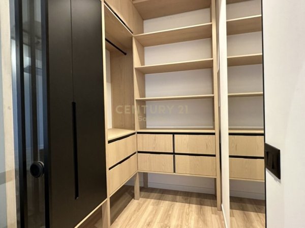 Tirane, jepet me qera apartament 1+1+Aneks+Ballkon Kati 11, 75 m² 850 € (Garde)