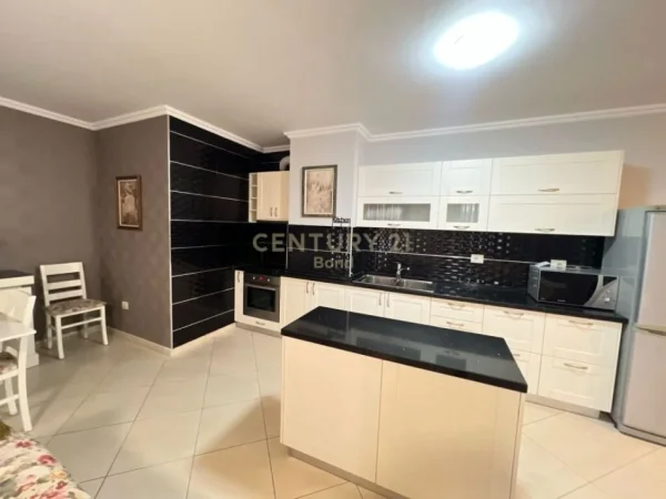 Tirane, jepet me qera apartament 2+1 Kati 5, 90 m² 800 € 