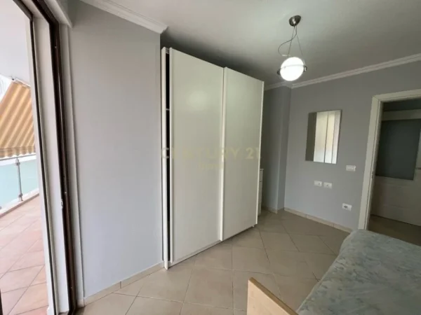 Tirane, jepet me qera apartament 2+1 Kati 5, 90 m² 800 € 