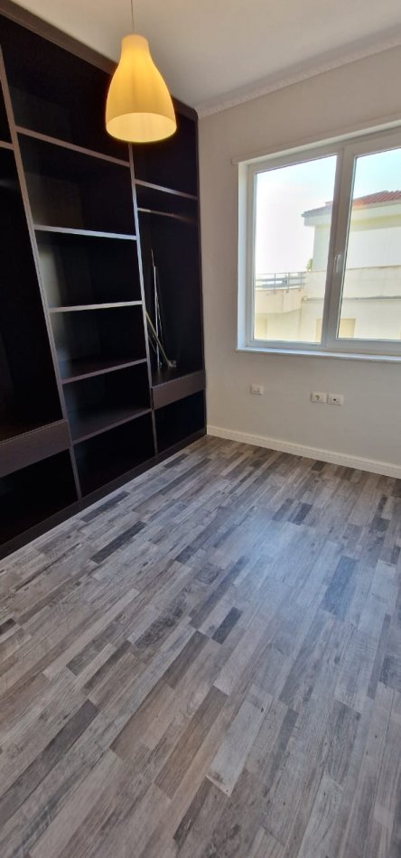 Tirane, shitet apartament 2+1 Kati 4, 102 m² 250.000 € (Eduard mano)