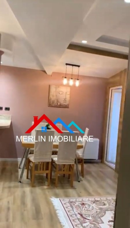 jepet me qera apartament 2+1+Ballkon Kati 7, 100 m² 900 € (STADIUMI DINAMO)