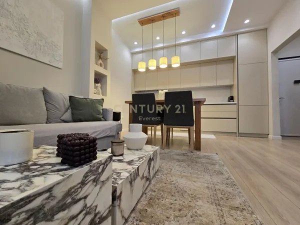 Tirane, jepet me qera apartament 1+1+Aneks+Ballkon Kati 7, 68 m² 880 € (Square 21)