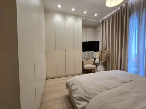 Tirane, jepet me qera apartament 1+1+Aneks+Ballkon Kati 7, 68 m² 880 € (Square 21)
