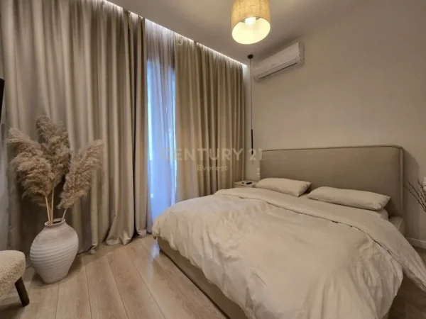 Tirane, jepet me qera apartament 1+1+Aneks+Ballkon Kati 7, 68 m² 880 € (Square 21)