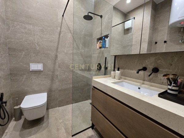 Tirane, jepet me qera apartament 1+1+Aneks+Ballkon Kati 7, 68 m² 880 € (Square 21)