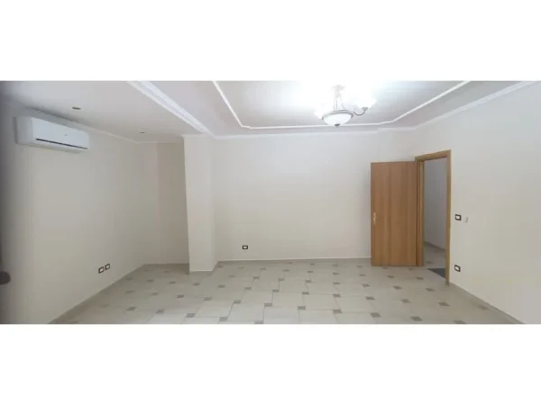 Tirane, jepet me qera zyre Kati 3, 132 m² 1.400 € (Qender)