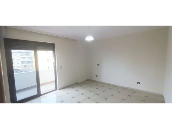 Tirane, jepet me qera zyre Kati 3, 132 m² 1.400 € (Qender)