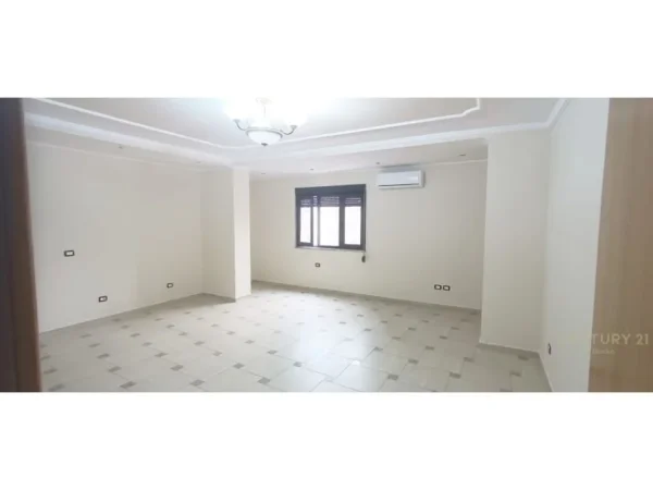 Tirane, jepet me qera zyre Kati 3, 132 m² 1.400 € (Qender)