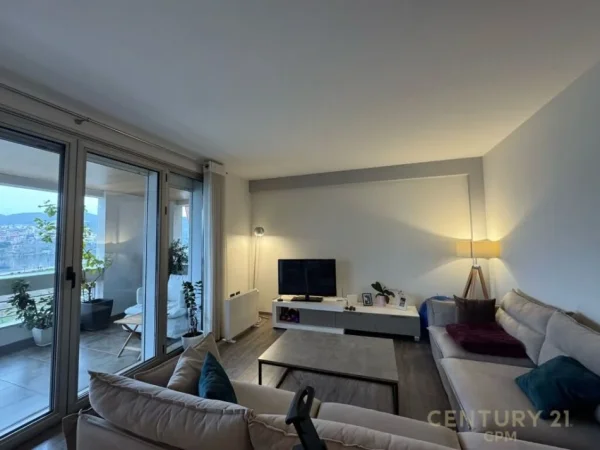 Tirane, jepet me qera apartament 2+1 Kati 6, 150 m² 2.000 € 