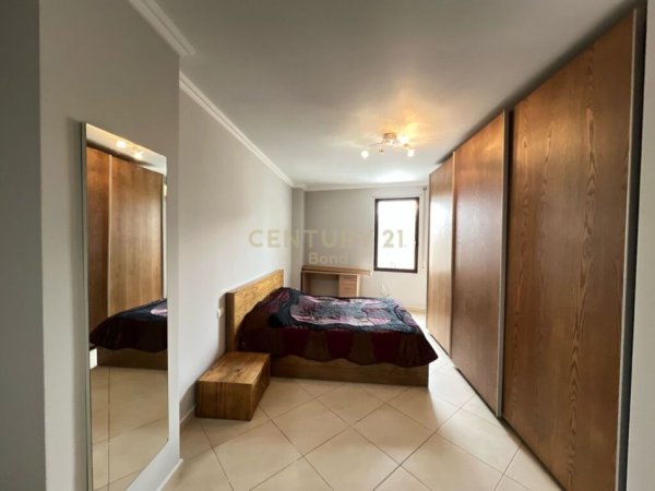Tirane, jepet me qera apartament 2+1+Aneks+Ballkon Kati 5, 105 m² 800 € (Brraka)