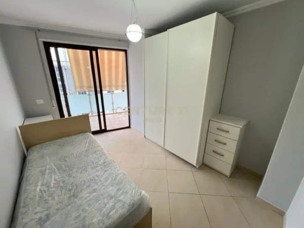 Tirane, jepet me qera apartament 2+1+Aneks+Ballkon Kati 5, 105 m² 800 € (Brraka)