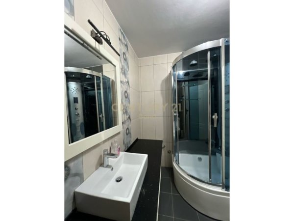 Tirane, jepet me qera apartament 2+1+Aneks+Ballkon Kati 5, 105 m² 800 € (Brraka)