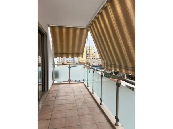 Tirane, jepet me qera apartament 2+1+Aneks+Ballkon Kati 5, 105 m² 800 € (Brraka)