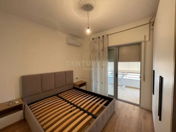 Tirane, jepet me qera apartament 2+1 Kati 3, 110 m² 800 € (Liqeni i Thate)