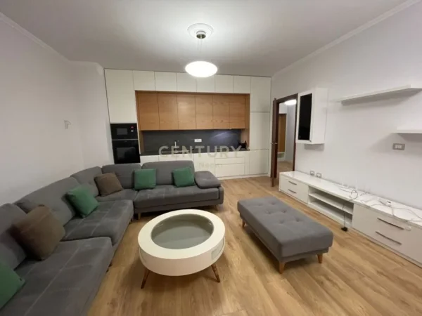 Tirane, jepet me qera apartament 2+1 Kati 3, 110 m² 800 € (Liqeni i Thate)