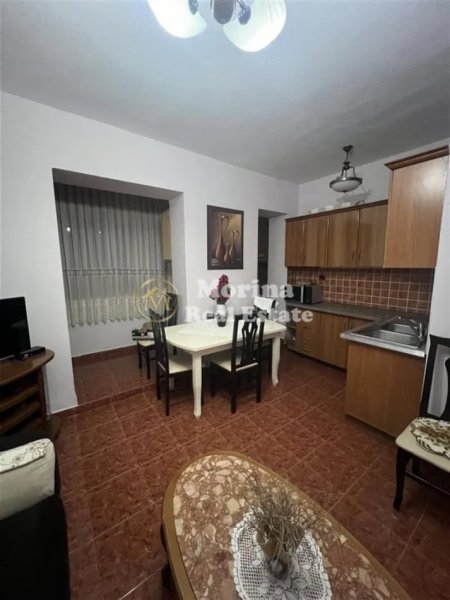 Tirane, jepet me qera apartament 2+1 Kati 1, 80 m² 500 € (Rruga Durresit)