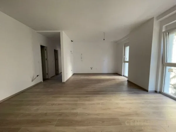 Tirane, shes ambjent biznesi Kati 1, 120 m² (Rruga elbasanir)