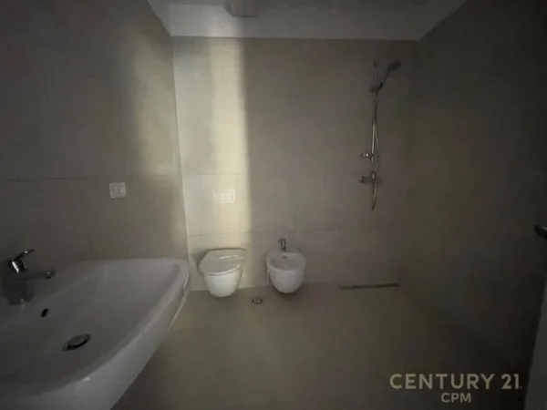 Tirane, shes ambjent biznesi Kati 1, 120 m² (Rruga elbasanir)