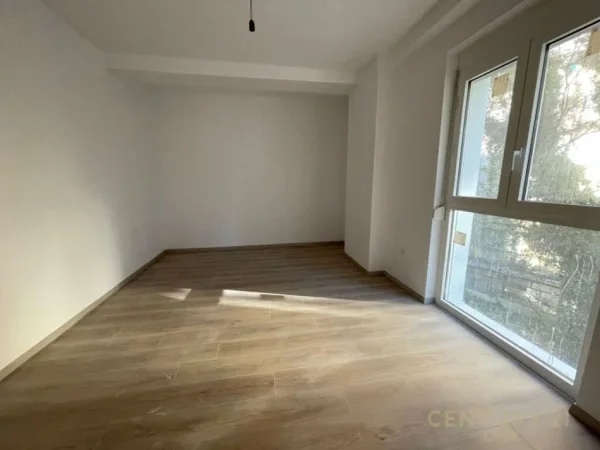 Tirane, shes ambjent biznesi Kati 1, 120 m² (Rruga elbasanir)