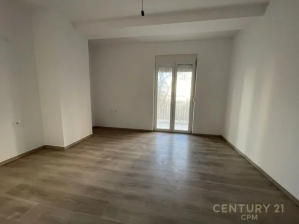 Tirane, shes ambjent biznesi Kati 1, 120 m² (Rruga elbasanir)