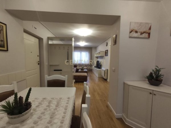 Tirane, jepet me qera apartament 2+1+Aneks+Ballkon Kati 2, 90 m² 750 € (21 dhjetori)