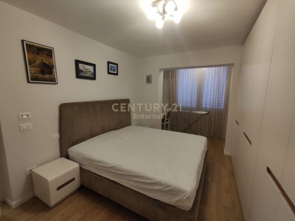 Tirane, jepet me qera apartament 2+1+Aneks+Ballkon Kati 2, 90 m² 750 € (21 dhjetori)
