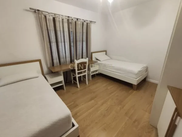Tirane, jepet me qera apartament 2+1+Aneks+Ballkon Kati 2, 90 m² 750 € (21 dhjetori)