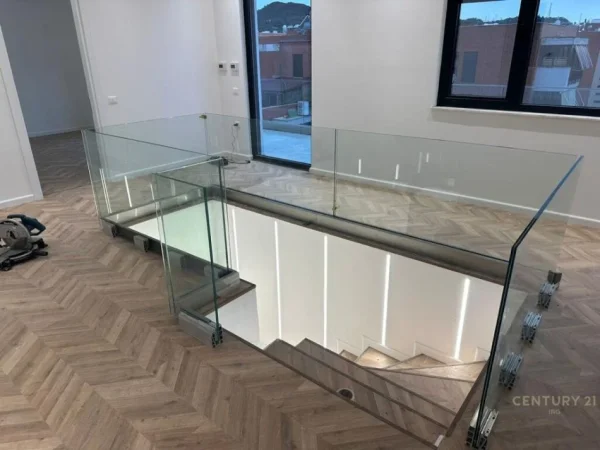 Tirane, jepet me qera zyre Kati 10, 160 m² 2.500 € (Delijorgji)