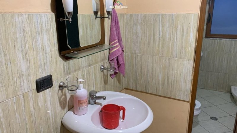 Tirane, jap me qera 2+1 Kati 3, 80 m² 500 € (rruga bardhyl)