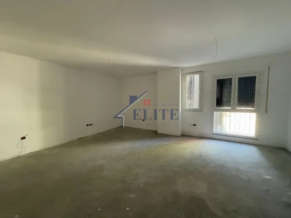 Tirane, shitet apartament 2+1+Ballkon Kati 6, 112 m² 111.840 € (Paskuqan)