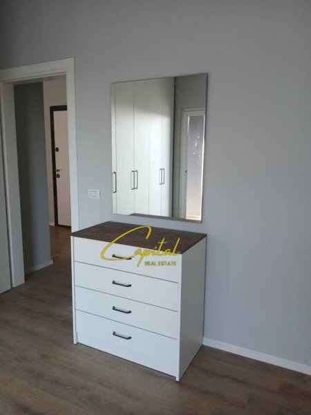 Tirane, jepet me qera apartament 1+1 Kati 7, 77 m² 500 € (RRUGA 5 MAJI)