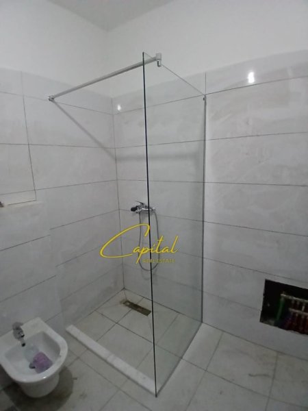 Tirane, jepet me qera apartament 1+1 Kati 7, 77 m² 500 € (RRUGA 5 MAJI)