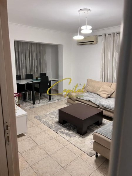Tirane, jepet me qera apartament 1+1 Kati 5, 65 m² 450 € (RRUGA BARDHYL)