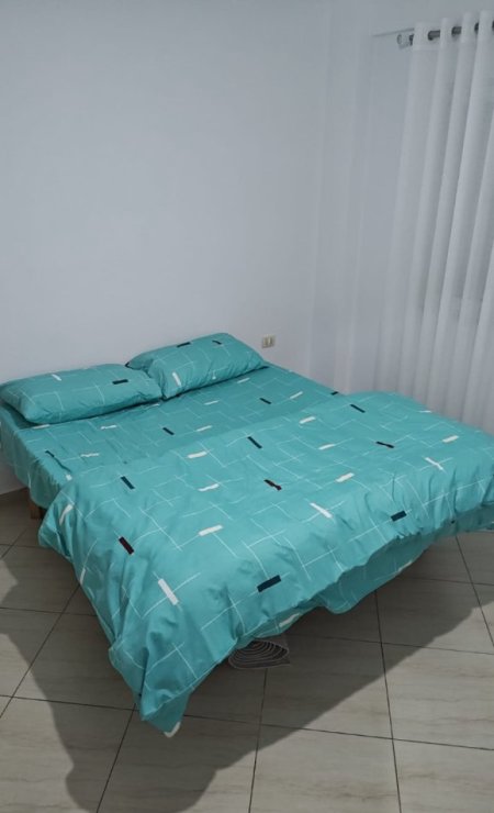 Tirane, jepet me qera apartament 1+1+Aneks+Ballkon Kati 3, 63 m² 400 € (astir)