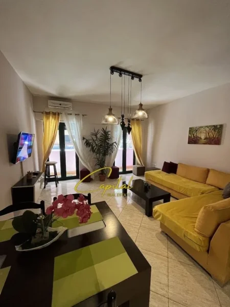 Tirane, jepet me qera apartament 1+1 Kati 1, 102 m² 1.200 € (QENDER)