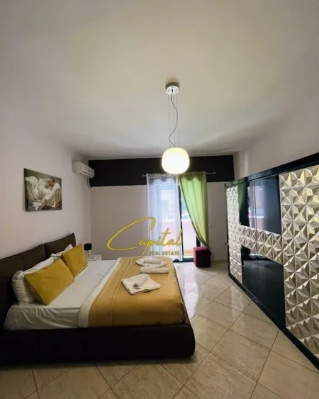 Tirane, jepet me qera apartament 1+1 Kati 1, 102 m² 1.200 € (QENDER)