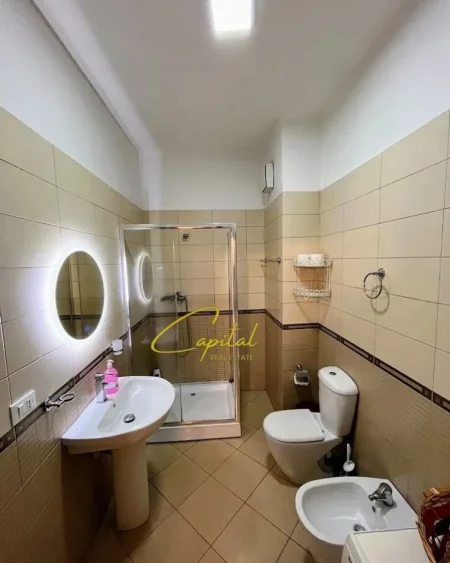 Tirane, jepet me qera apartament 1+1 Kati 1, 102 m² 1.200 € (QENDER)