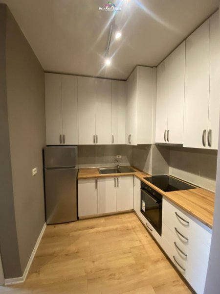 Tirane, jepet me qera apartament 1+1+Ballkon Kati 10, 72 m² 400 € (yzberisht)