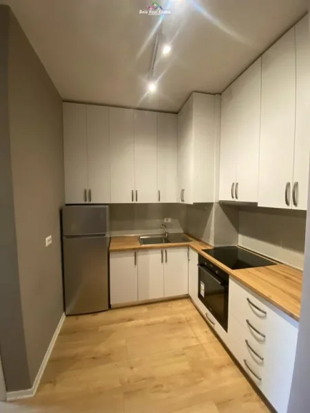 Tirane, jepet me qera apartament 1+1+Ballkon Kati 10, 72 m² 400 € (yzberisht)