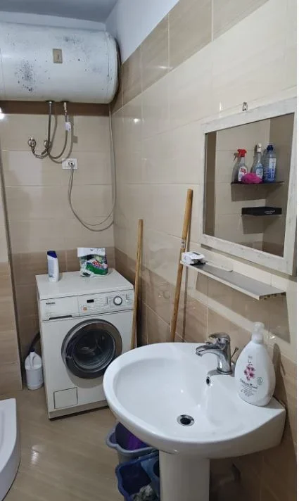 Tirane, jepet me qera apartament 1+1 Kati 3, 65 m² 400 € ( Jepet me Qera Super Apartamenti 1+1 në një Lokacion Ideal ne Tirane.)