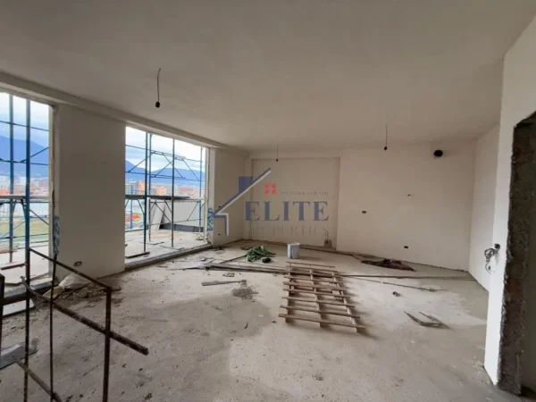 Tirane, shitet apartament 3+1+Ballkon Kati 6, 151 m² 307.800 € (Bulevardi i Ri)