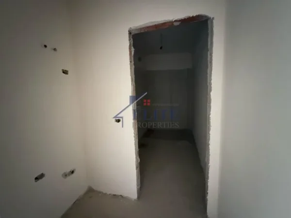 Tirane, shitet apartament 3+1+Ballkon Kati 6, 151 m² 307.800 € (Bulevardi i Ri)