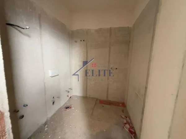 Tirane, shitet apartament 3+1+Ballkon Kati 6, 151 m² 307.800 € (Bulevardi i Ri)